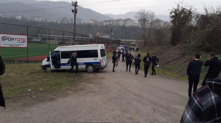 Amatr lig manda taraftarlar birbirine girdi: 1 yaral