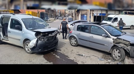 Hafif ticari ara ile otomobil arpt: 2 yaral
