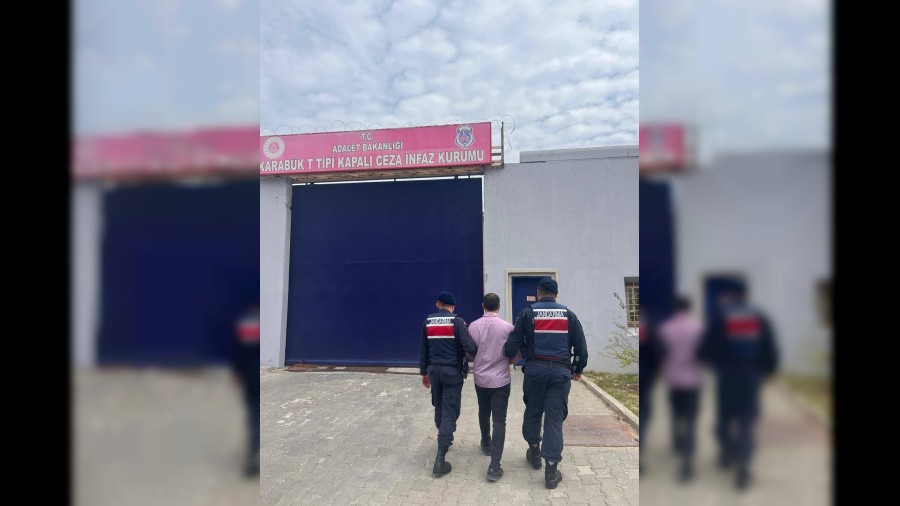 Cezaevi firarisi camide uyurken yakaland