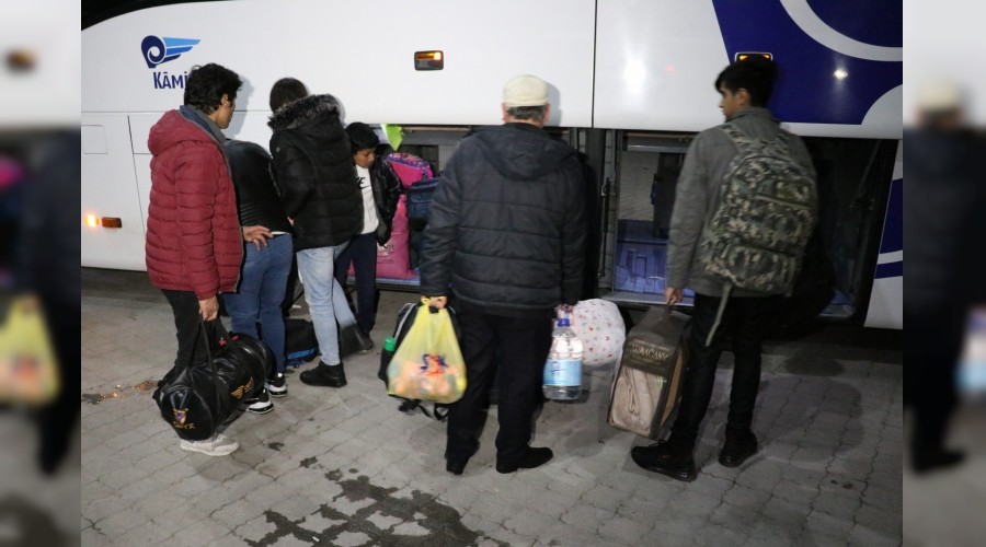 Sınırın açıldığını duyan mülteciler Karabük'ten yola çıktı