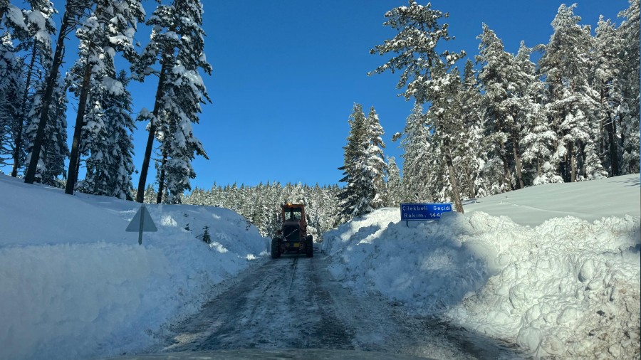 Karla kapanan 278 k�y yolundan 260�� a��ld�