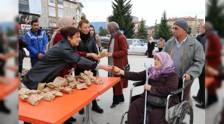Bakan Kse, vatandalara kandil simidi ikram etti