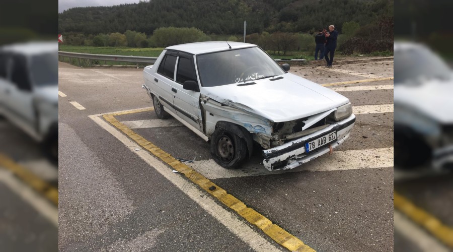 Çarpışan iki otomobilden biri araziye uçtu: 6 yaralı