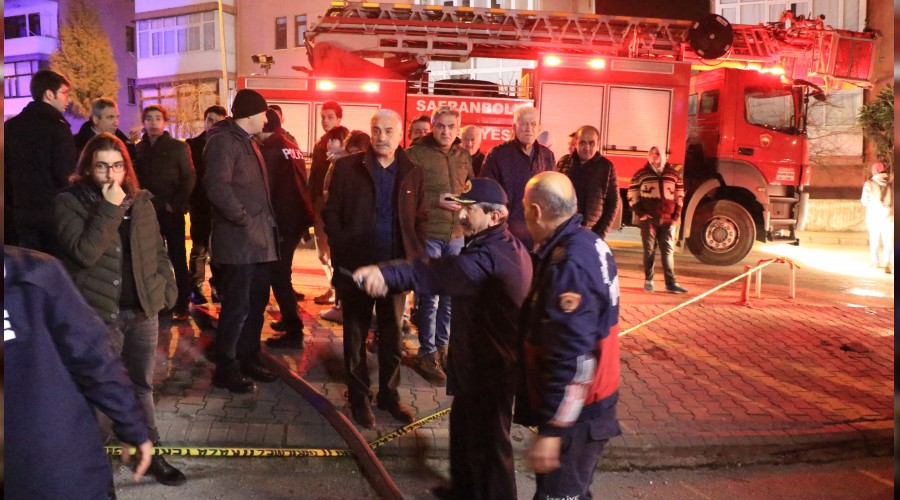 Evde kan yangnda mahsur kalan ahs itfaiye ekipleri kurtard