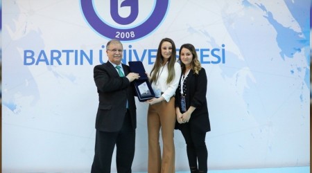 FaCiPa isimli mobil uygulamas dl ald