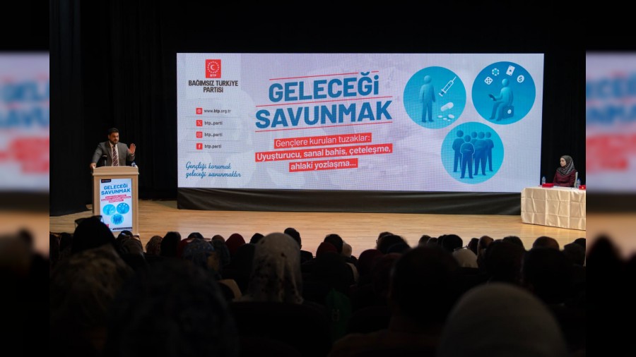 "Kimliksiz, hedefsiz ve idealsiz bir toplum oluuyor."