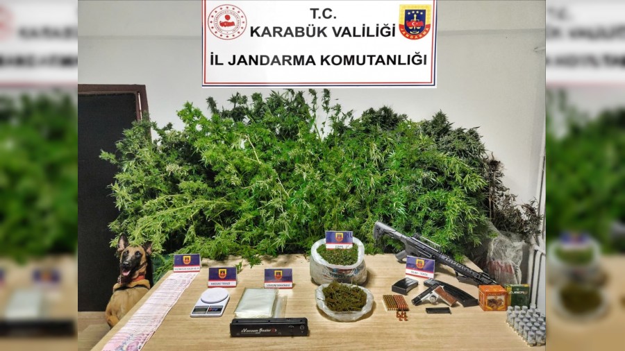Uyuturucu operasyonunda 3 kii tutukland