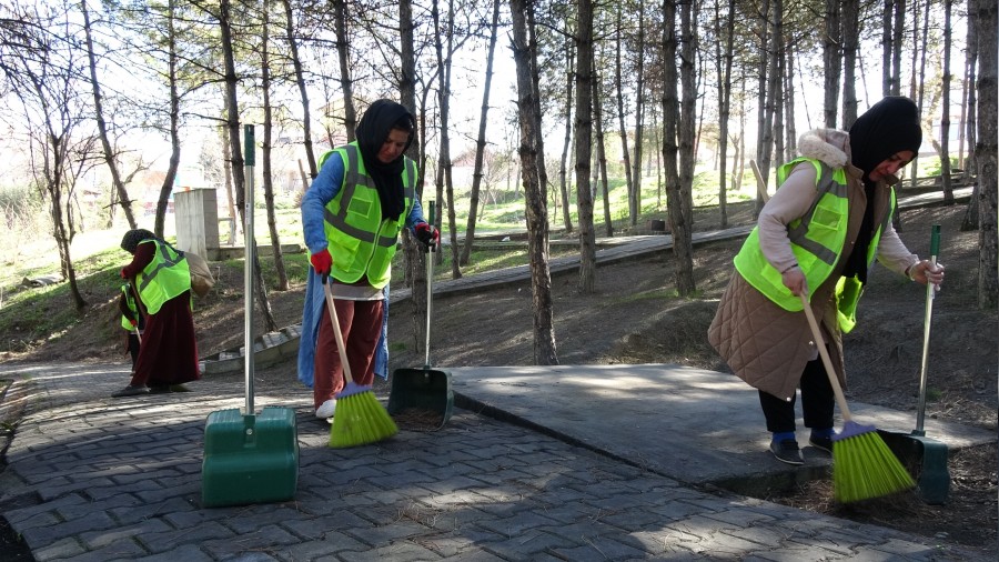 Karabk'n cadde ve sokaklar kadnlara emanet