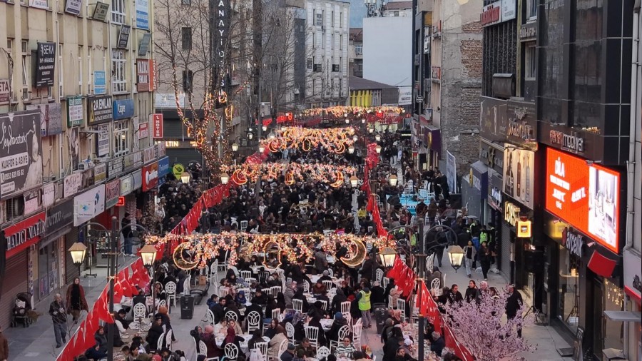 Karab�k�te binler ayn� sofrada bulu�tu