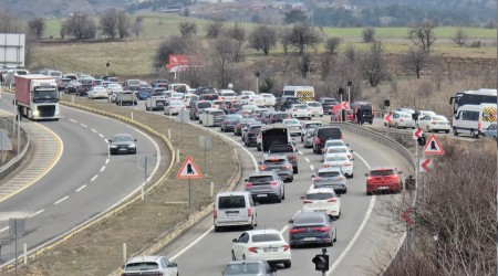 Bayram d�n��� trafik yo�unlu�u ba�lad�