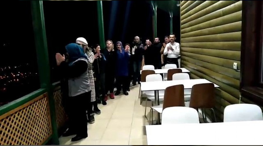 Sağlık çalışanlarına moral alkışı