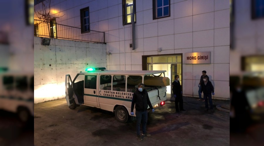 Şizofreni hastası kişi annesini bıçakla öldürdü
