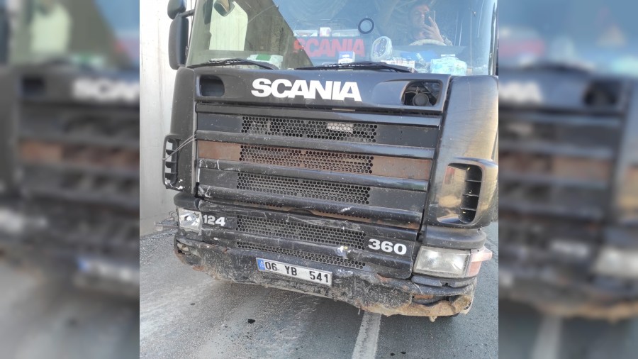 Tırla çarpışan otomobilin sürücüsü yaralandı