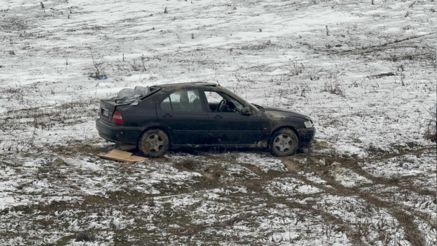 Bo� araziye u�an otomobilin s�r�c�s� yaraland�