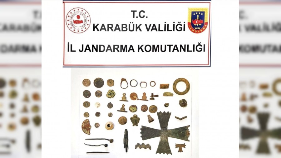 Durdurulan ara�ta 43 par�a tarihi eser ele ge�irildi