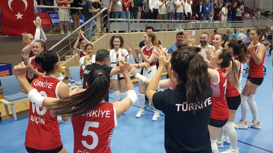 Trkiye Kadn Milli Takm finalde