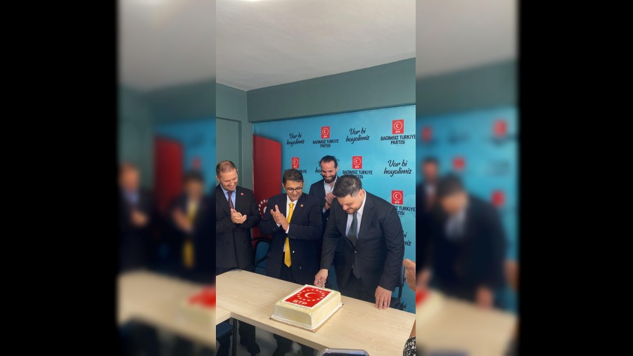 Bu lke zerinde hangi oyun oynanyorsa bu oyunun temelinde Atatrk'le kavga vardr.