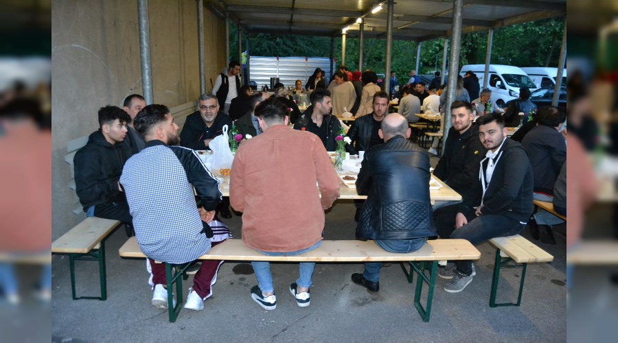 Almanya’daki Karabkl gurbetiler iftarda bulutu 