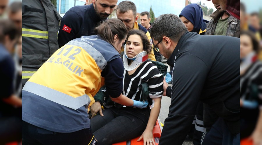 Kar eride geen otomobil hafif ticari arala arpt: 3 yaral