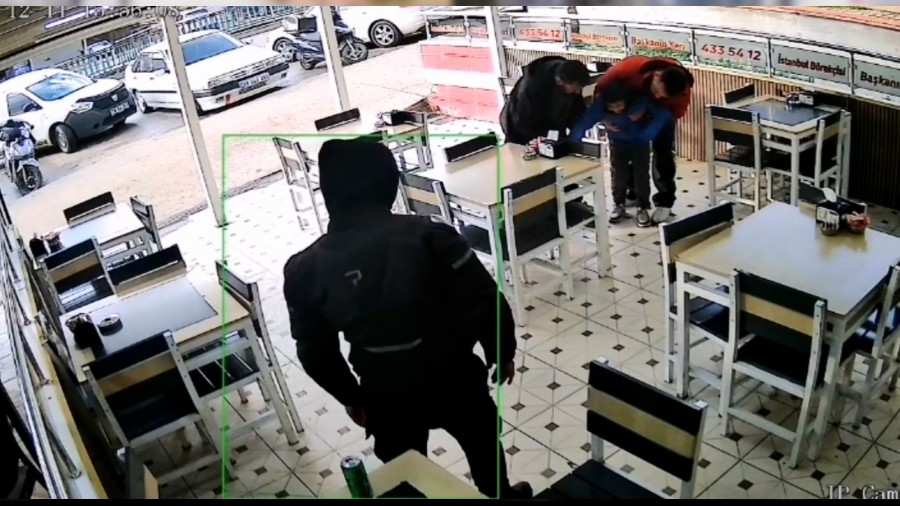 Kurye heimlich manevras�yla bo�ulan �ocu�u kurtard�