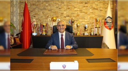Karabkspor bakan Yksel kupalar vermeyi kabul etmedi