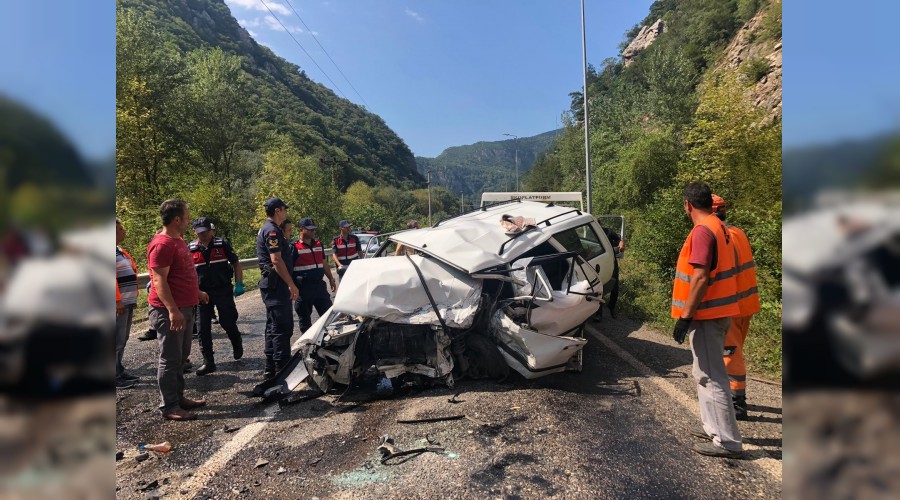 Karabük’te feci kaza: 2 ölü, 7 yaralı
