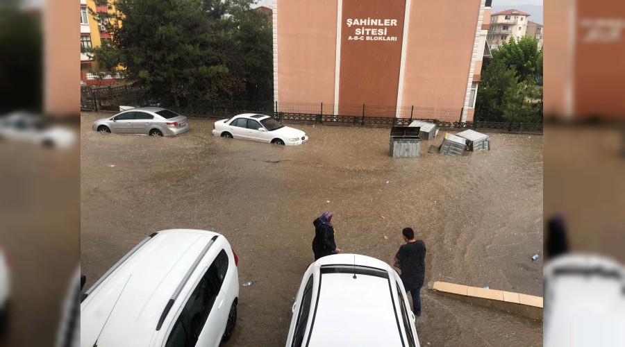 Safranbolu’da dolu ve yamur etkili oldu 