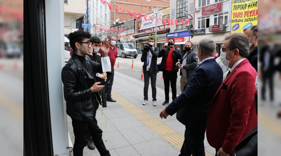Uyarya ramen sigaray azndan brakmayan gen Valiyi artt