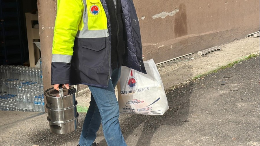 Karab�k Belediyesinden Ramazan�da 450 ki�iye s�cak yemek deste�i