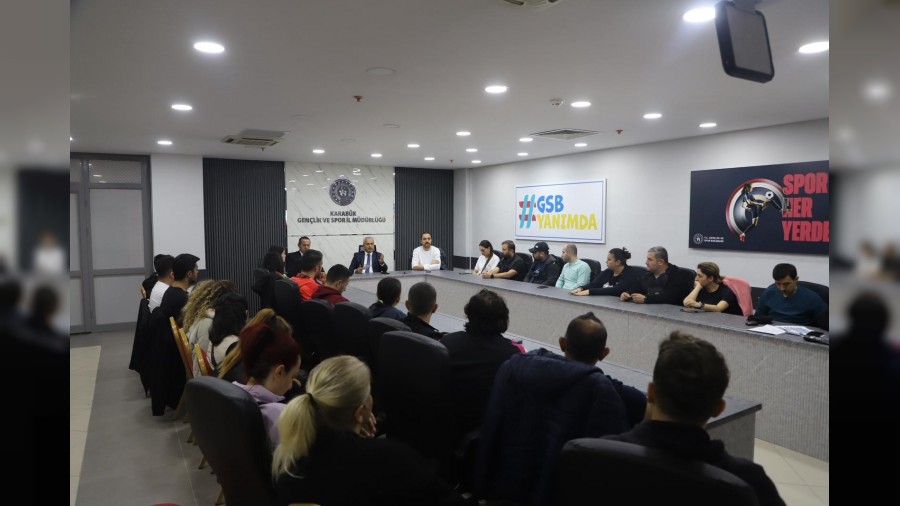 Antren�rlerle de�erlendirme toplant�s� d�zenlendi