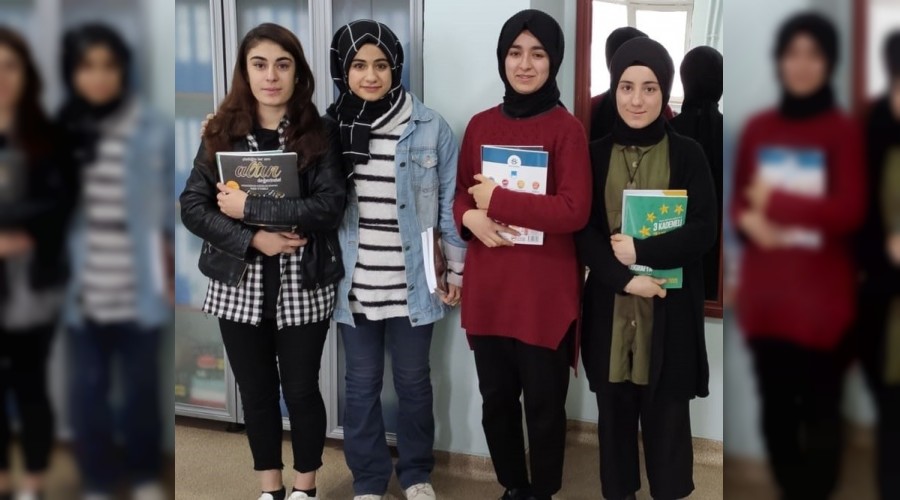Karabk Belediyesinden, Mardindeki rencilere kitap yardm