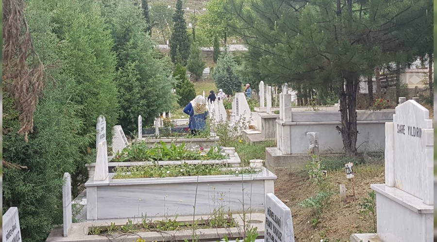 Mezarlık ziyaretleri bu sene erken yapıldı