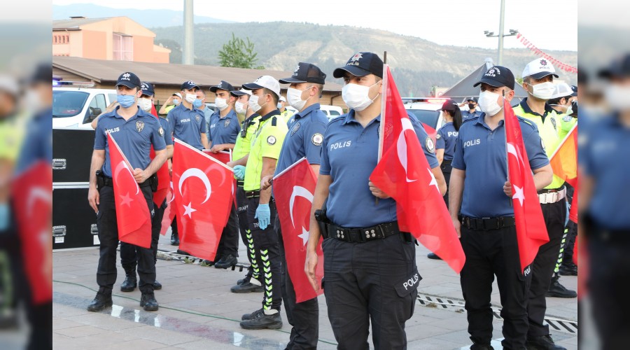 19 Mayıs 19.19'da İstiklal Marşı okunarak kutlandı