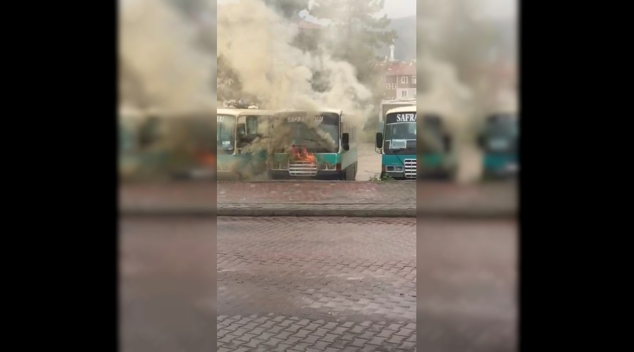 Alev alan minibse polisler mdahale etti