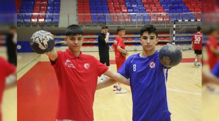 Karabkl iki hentbolcu, milli takm kampna davet edildi