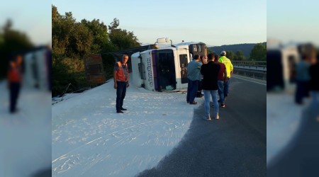 Kpee arpmamak iin manevra yapan tr devrildi: 2 yaral