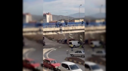 K�pr�de can pazar�: Tutunamay�nca yere b�yle d��t�