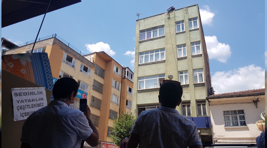 Koronodan bunalma girdi , intihar etmeye kalkt