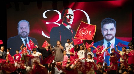 Bamsz Trkiye Partisi 30 Austosu coku ile kutlad