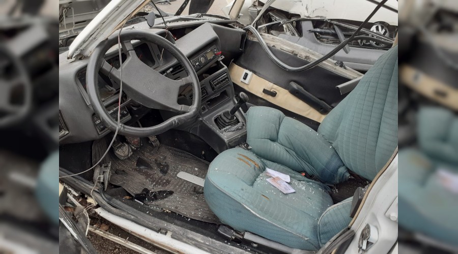Hurdaya dönen otomobilden sağ çıktı