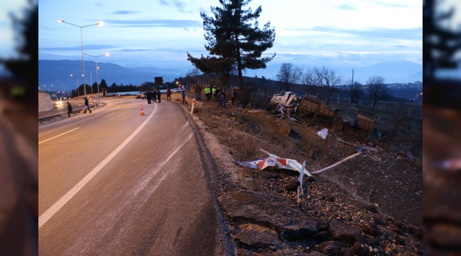 Freni boşalan tır şarampole devrildi: 1 ölü