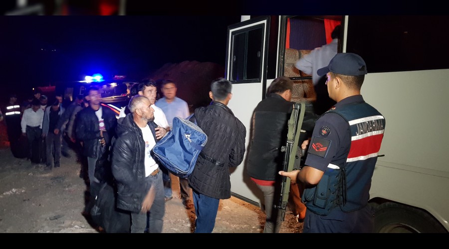 Karabük çöplüğünde 22 kaçak göçmen yakalandı