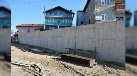 Karabk'te 10 ylda 4 kilometre istinat duvar