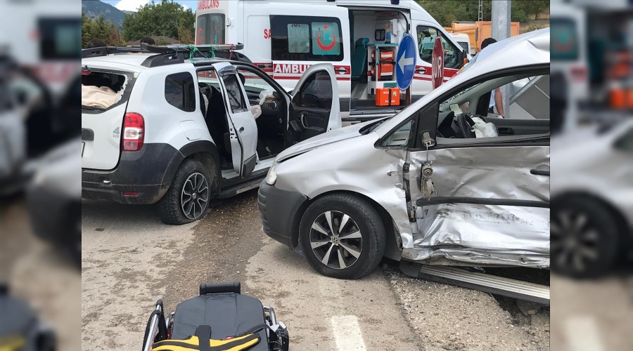 Karabkte trafik kazalar: 6s ocuk 15 yaral