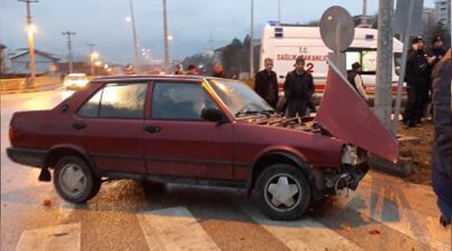 Safranbolu'da iki otomobil arpt