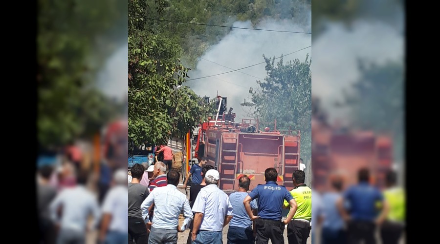 Saman yüklü kamyon alev alev yandı