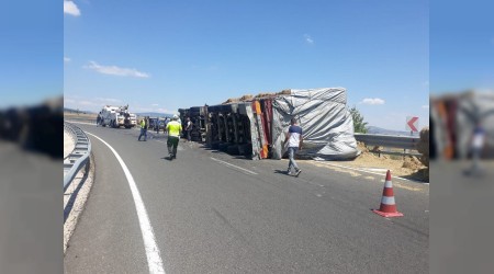 Saman ykl tr devrildi: 2 yaral