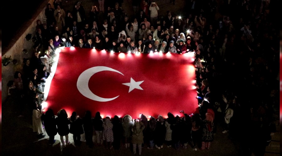 Yurt ışıkları Mehmetçik için yandı