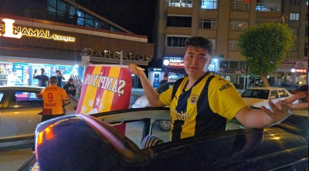 Fenerbahe formas ile Galatasaray'n ampiyonluunu kutladlar