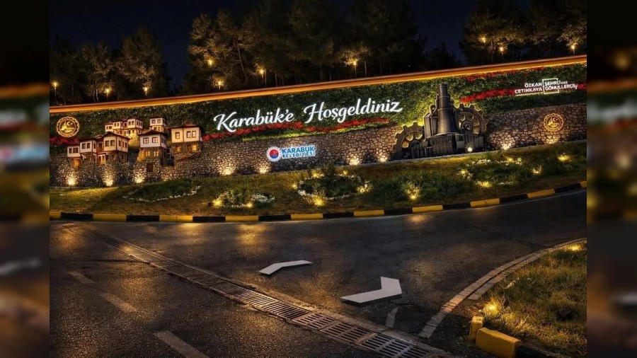 Karab�k'te �ehir giri�lerine estetik g�r�n�m kazand�r�l�yor